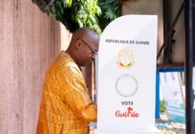 « Chaque Guinéen a le devoir de venir exprimer son choix » : Ousmane Gaoual Diallo après son vote à Dixinn