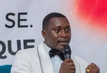 La politique du masque : Tibou Kamara, maître du travestissement