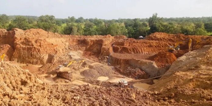 Destruction-de-lenvironnement-Charles-Wright-instruit-des-poursuites-judiciaires-contre-le-prefet-de-Siguiri-et-des-etrangers-jpg