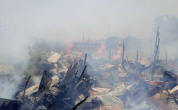 Kindia : un violent incendie ravage le marché de bois de Caravanserail, les artisans en détresse