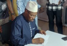 Dédicace de “La transition économique de 1986 en Guinée” : Dr Ousmane Kaba replonge le pays dans son tournant économique historique