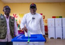 Élections législatives et communales : Mourana Soumah vote à Dixinn et souligne l’importance des élections