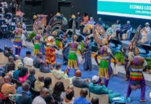 CEDEAO : les Ballets africains de Guinée séduisent les chefs d’État et signent un retour remarqué