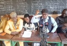 « Avant de recruter 8 000 nouveaux enseignants, achevez d’abord notre intégration » : les enseignants contractuels de Conakry interpellent l’État