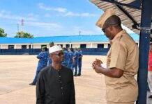 Grâce présidentielle : Aliou Bah réapparaît aux côtés du ministre Ibrahima Sory 2 Tounkara à l’École de gendarmerie